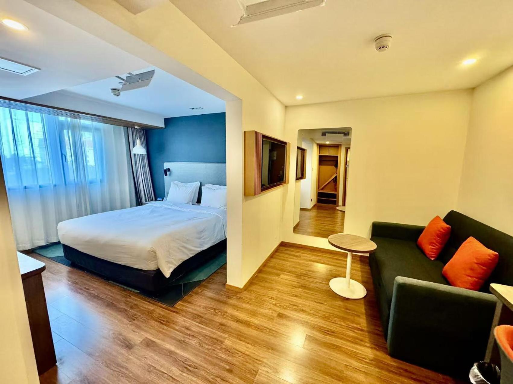 Holiday Inn Express Qingdao City Center By Ihg Kültér fotó